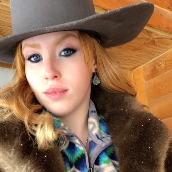 Meet your Posher, Haley - Picture 1 of 1